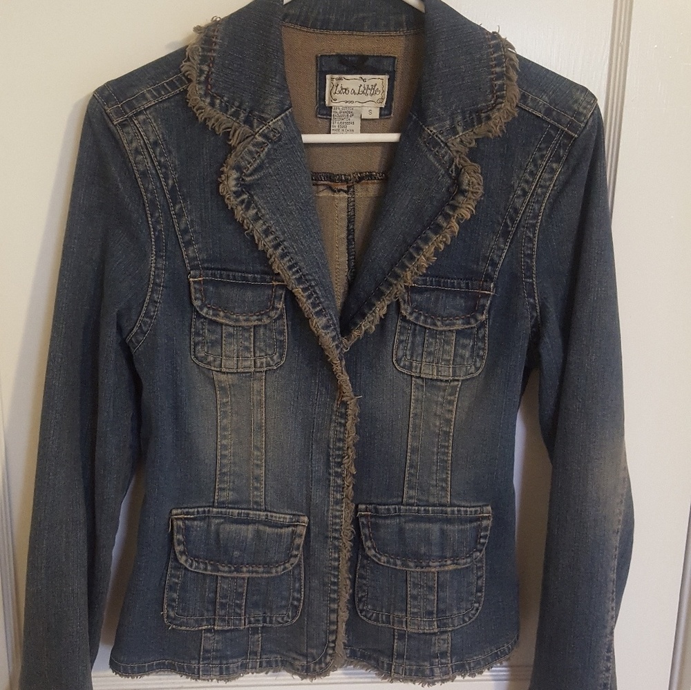 Fitted denim jacket